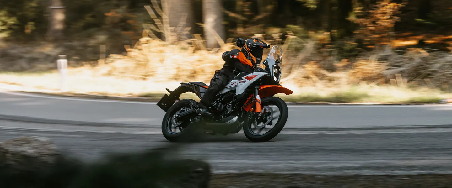 KTM 390 Adventure X 2026 en carretera o entorno urbano lista para seguir rodando