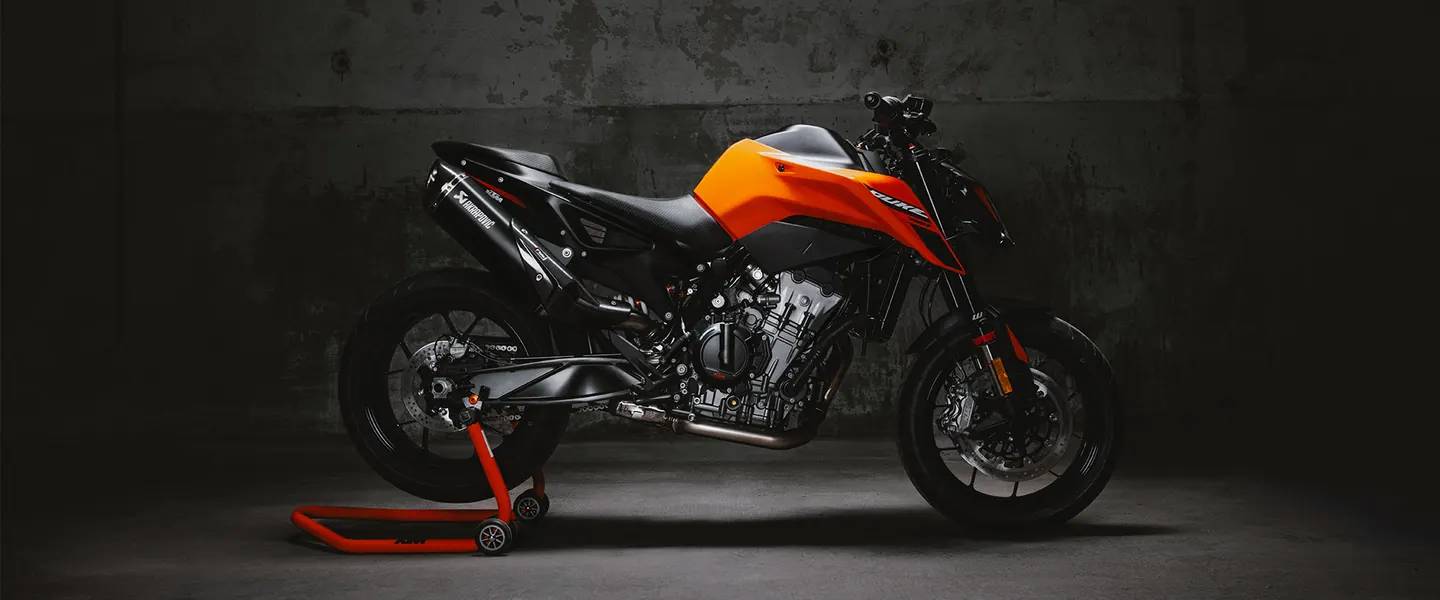 KTM 790 Duke 2026 en carretera o entorno urbano lista para seguir rodando