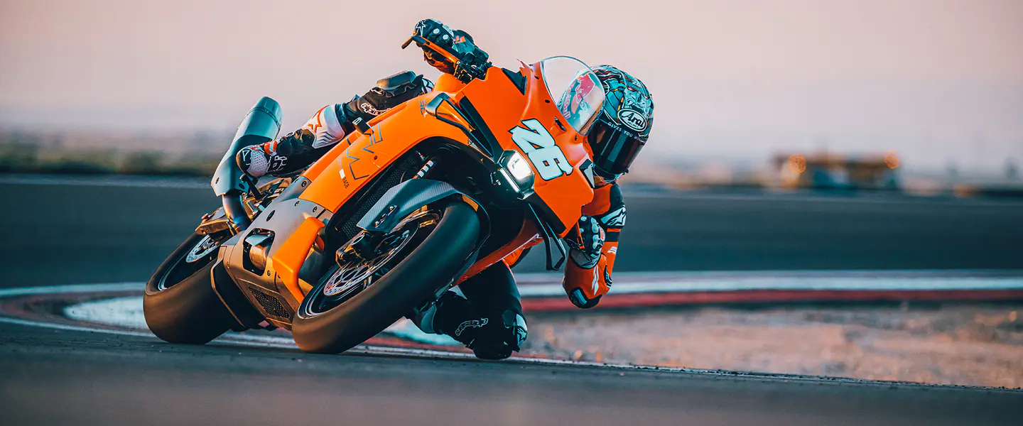 KTM 990 RC R 2026, vista 2