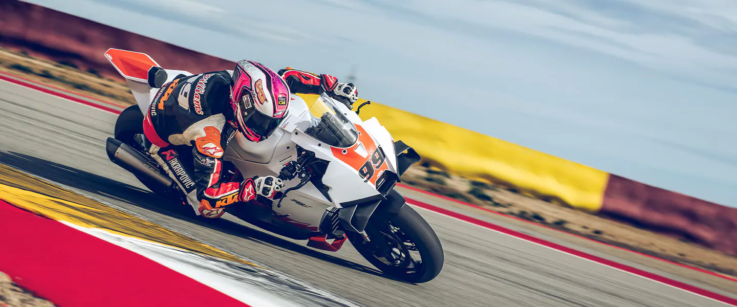KTM 990 RC R Track 2026, vista 2